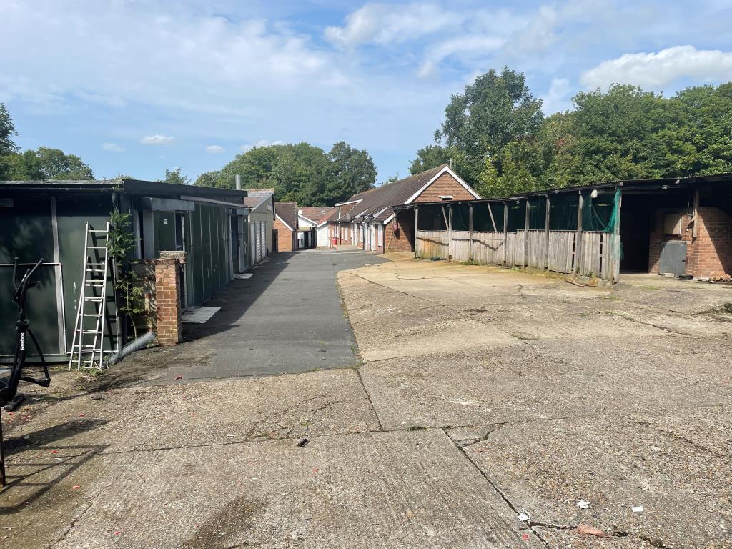 Lot: 8 - FREEHOLD COMMERCIAL OPPORTUNITY WITH POTENTIAL IN FAVOURED SOUTH DOWNS LOCATION - View of rear of site from yard area